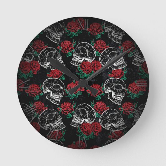 Schedels en rode rozen | Modern Gotisch Glam Grung Ronde Klok (Voorkant)