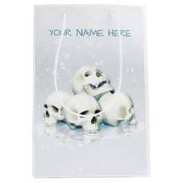 Schedels in de sneeuw. Gepersonaliseerd Medium Cadeauzakje