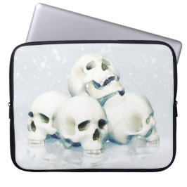 Schedels in de sneeuw laptop sleeve