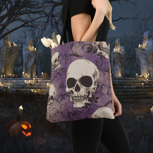 Schedels in een paarse achtergrond / Halloween the Tote Bag