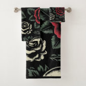 Schedels & Rode Rozen Gotische Bloemen Bad Handdoek (Insitu)