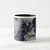 Scheepsgolfvormige wolken in de Zuid-Indische Oce Tweekleurige Koffiemok (Center)