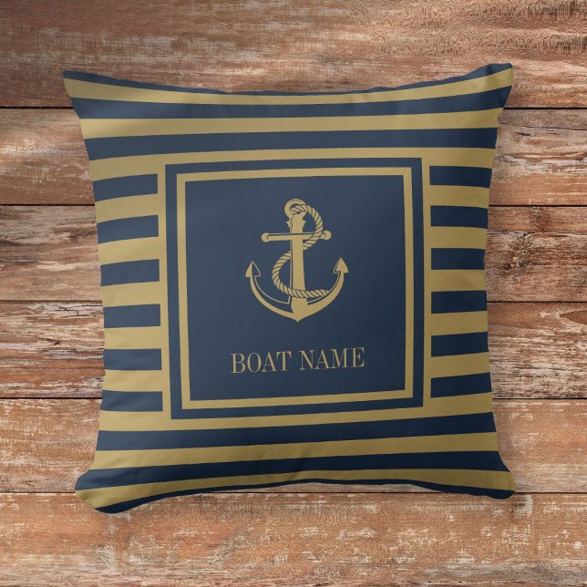 Scheepsnaam Navy Blue En Goud Gestreepte Kussen (Nautical Boat Name Navy Blue And Gold Striped Throw Pillow)