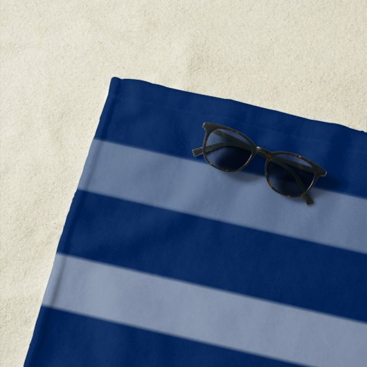 Scheepswiel helpt je naam marineblauw strandlaken (In situ)