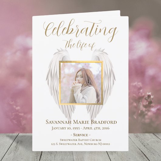 Scheerfoto van Elegant Wings Memorial Service Programma