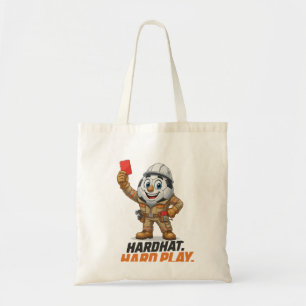 Scheidsrechter met bouwhelm speelt voetbal tote bag