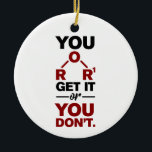 Scheikunde nerd Je krijgt het Funny Science Geek Keramisch Ornament<br><div class="desc">Cute en grappige scheikunde ornament voor je boom of als geschenk voor je favoriete wetenschapper,  scheikundige leraar of afstuderen. Het gezegde op dit decoratieve ornament is slechts een gekke grap voor de wetenschappers daar. Aangepaste ornamenten voor geeks- of scheikundedocenten met een grappige chemische formule.</div>