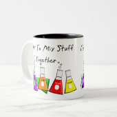 Scheikundige "Ik krijg samen spullen" grappige cad Tweekleurige Koffiemok (Voorkant links)