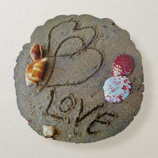 schelpen, harten, + Liefde op het strand aangepast Rond Kussen (Voorkant)