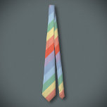 Schema voor regenboogstraal stropdas<br><div class="desc">Een stropdas met diagonale pastel regenboogstrepen: een leuk cadeau-idee voor een vriend of gewoon om kleur te brengen naar de kantoor!</div>