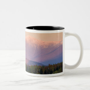 Schemering en Mount Washington in New Hampshire's Tweekleurige Koffiemok