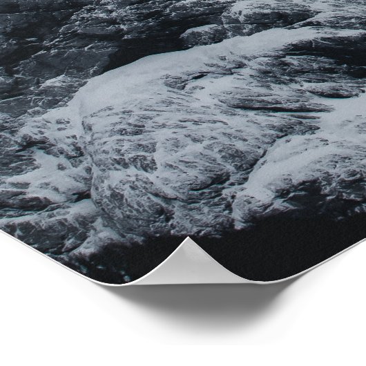 Scherpe randen van bergen en zachte wolken poster (Hoek)