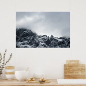 Scherpe randen van bergen en zachte wolken poster (Keuken)