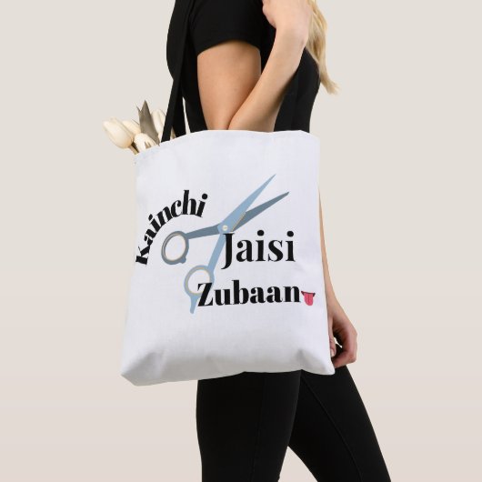 Scherpe tong – Kainchi Jaisi Zubaan | Grappige Ind Tote Bag (Dichtbij)