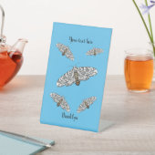 Schets van de cartoon van de reuzenluipaard reclamebord met voetstuk (Insitu)