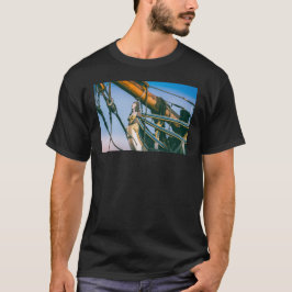 Schetsontwerp van oud scheepsmateriaal t-shirt