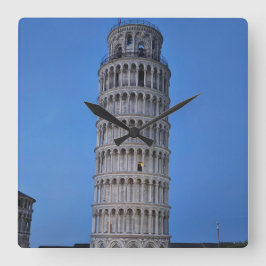 Scheve Toren bij Schemering Vierkante Klok