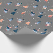 Schier in sneeuwvlokken op grijs cadeaupapier (Hoek)