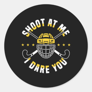 Schiet Op Me Ik Daag Je Uit Veldhockeyspeler  Ronde Sticker