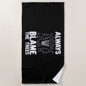 Schijf Golf geeft altijd de schuld aan de bomen Strandlaken (Voorkant)