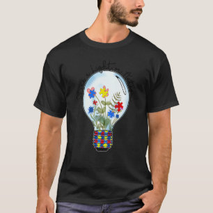 Schijn een licht op bloemenpuzzel voor autisme bew t-shirt