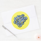 Schijn je Licht Ronde Sticker (Envelop)