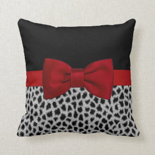 Schil met witte luipaard kussen