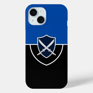 Schild met gekruiste zwaarden op blauw en zwart iPhone 15 case