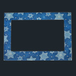 schilden van David Magnetisch Lijstje<br><div class="desc">5 x 7 inch magnetisch lijst met een afbeelding van David (of sterren van David) op blauw. Biedt een foto van 4 x 6 inch. Zie overeenkomende ronde magneet. Zie het volledige collectie van de Magnet van Hanukkah onder de categorie van het Huis in de sectie van FEESTDAGEN.</div>