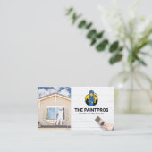 Schilder werkt aan huisafwerking visitekaartje (Staand voorkant)