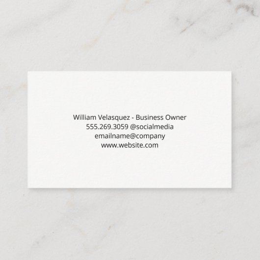 Schilder werkt aan huisafwerking visitekaartje (Achterkant)