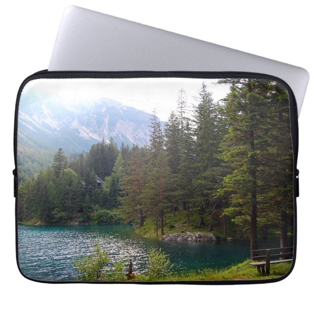 Schilderachtig Alpen Forrest en Lake Photo Laptop Sleeve (Voorkant)
