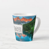 Schilderachtig berg- en meer-landschapsfoto latte mok (Rechterhoek)