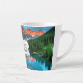 Schilderachtig berg- en meer-landschapsfoto latte mok (Rechts)