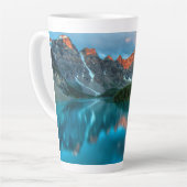 Schilderachtig berg- en meer-landschapsfoto latte mok (Linkerhoek)