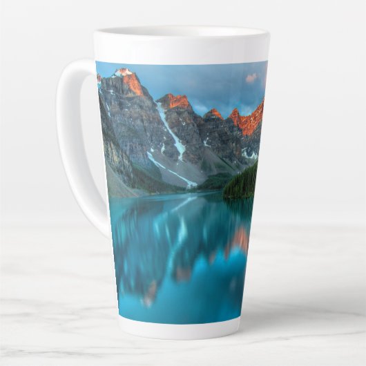 Schilderachtig berg- en meer-landschapsfoto latte mok (Linkerhoek)