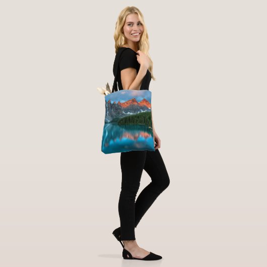 Schilderachtig berg- en meer-landschapsfoto tote bag (Op model)