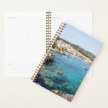 Schilderachtig Blauwe Oceaan Spanje Reisfoto Aange Planner<br><div class="desc">Deze stijlvolle,  ongeëvenaarde weekblad- en maandplanner van 2021 toont een prachtige reisfoto van de blauwe wateren en boten in de Spaanse Middellandse Zee,  Costa Brava,  Spanje. Pas het aan met jouw naam en jaar. Geweldig cadeauidee!</div>