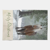 Schilderachtig bruine paarden in een winterbos met theedoek (Horizontaal)