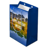 Schilderachtig Country Mountains en Lake Birthday Medium Cadeauzakje (Achterkant Gekanteld)
