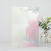 Schilderachtig foto van Misty Railroad Tracks Briefpapier (Staand voorkant)