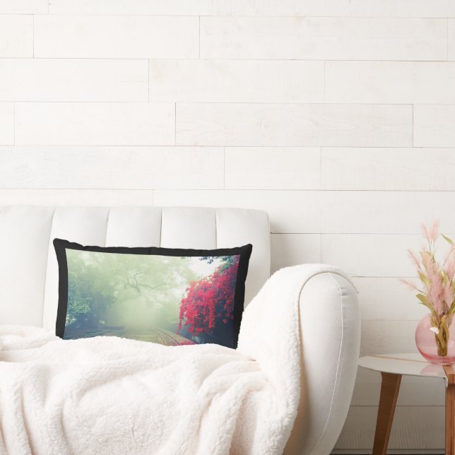 Schilderachtig foto van Misty Railroad Tracks Kussen (Bank)