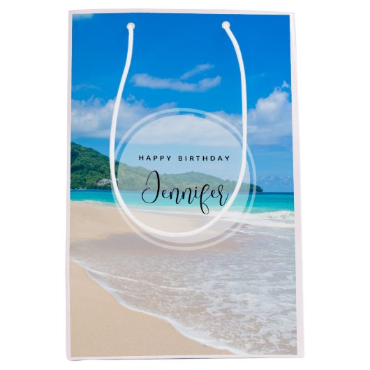 Schilderachtig foto van Tropisch strand op zaterda Medium Cadeauzakje (Voorkant)