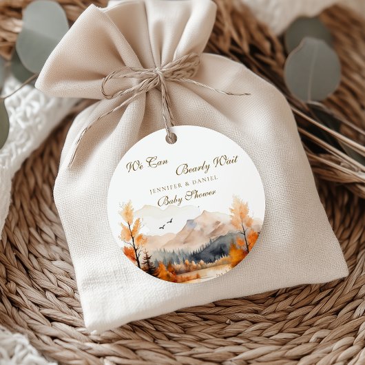 Schilderachtig herfstbos waar we nauwelijks op kun bedankjes labels