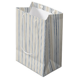 Schilderachtig kustblauw en zand-pinstripepatroon medium cadeauzakje