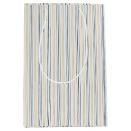 Schilderachtig kustblauw en zand-pinstripepatroon medium cadeauzakje