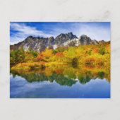 Schilderachtig landbergen en meer briefkaart (Voorkant)