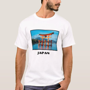 Schilderachtig landschap met Japanse Torii Gate T-shirt