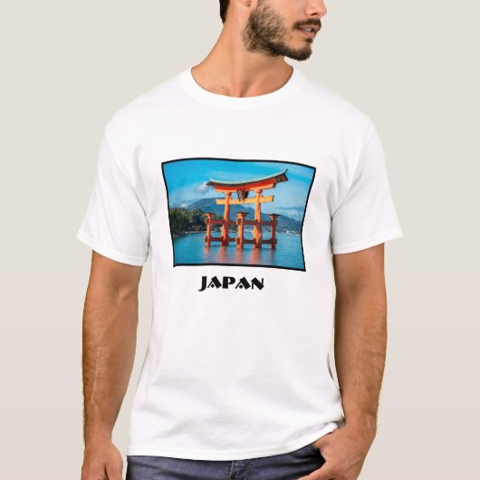 Schilderachtig landschap met Japanse Torii Gate T-shirt (Voorkant)