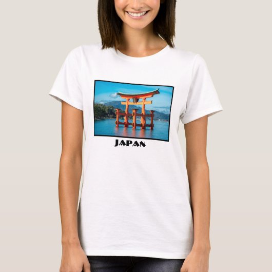 Schilderachtig landschap met Japanse Torii Gate T-shirt (Voorkant)